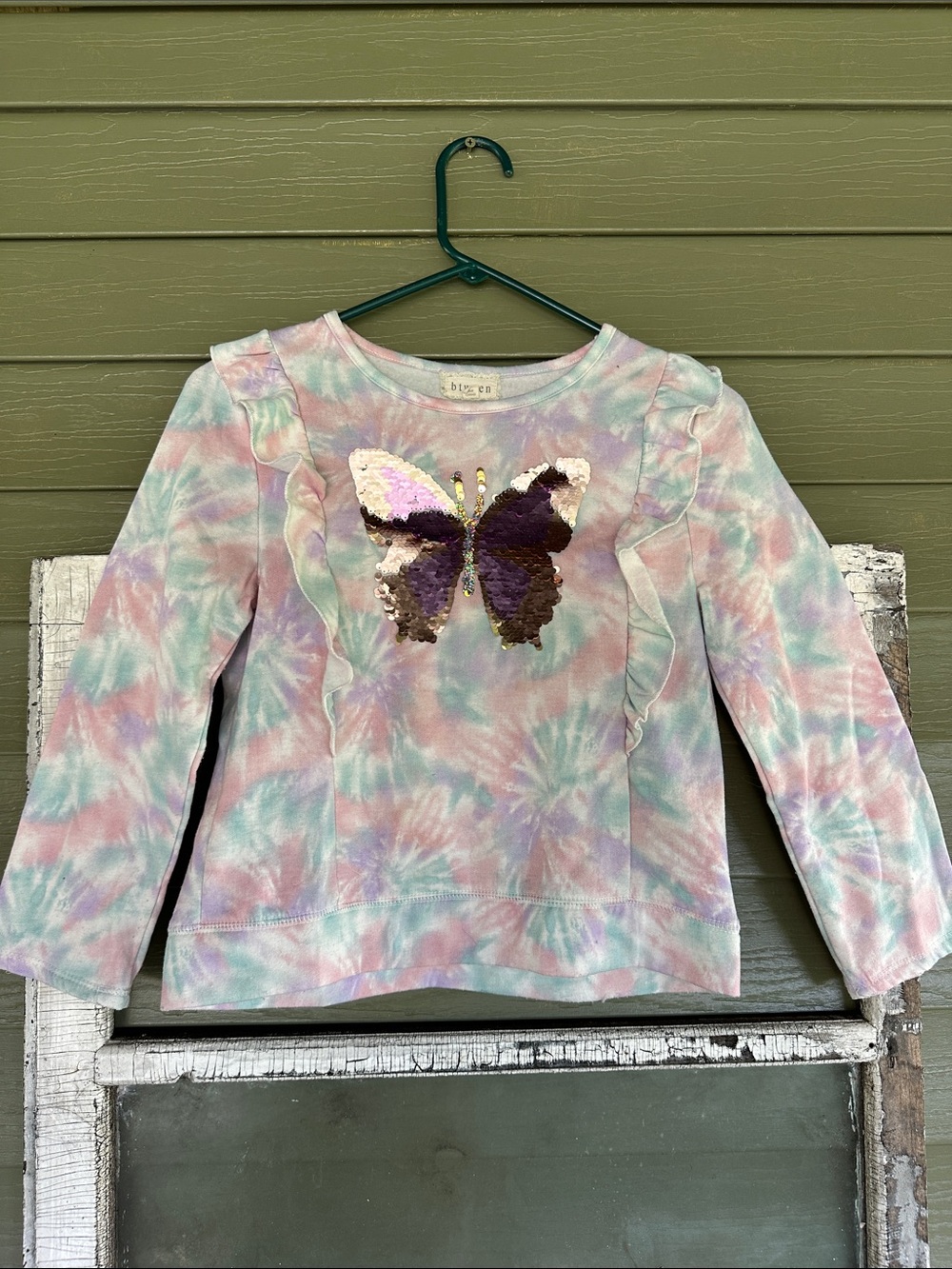 btween Pastel Tie-Dye Butterfly Sequin Ruffle Sweatshirt - Pink, Purple,‎ Mint